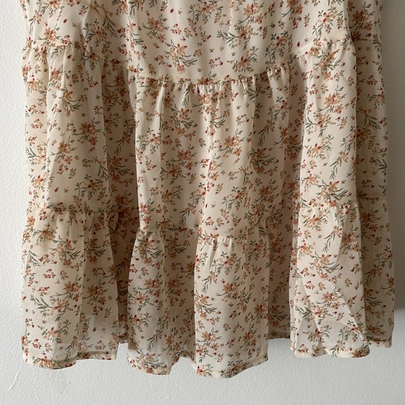 SHEIN Cream Floral Ruffle Sleeve Flowy Girly Top size medium new without tags - Picture 4 of 4